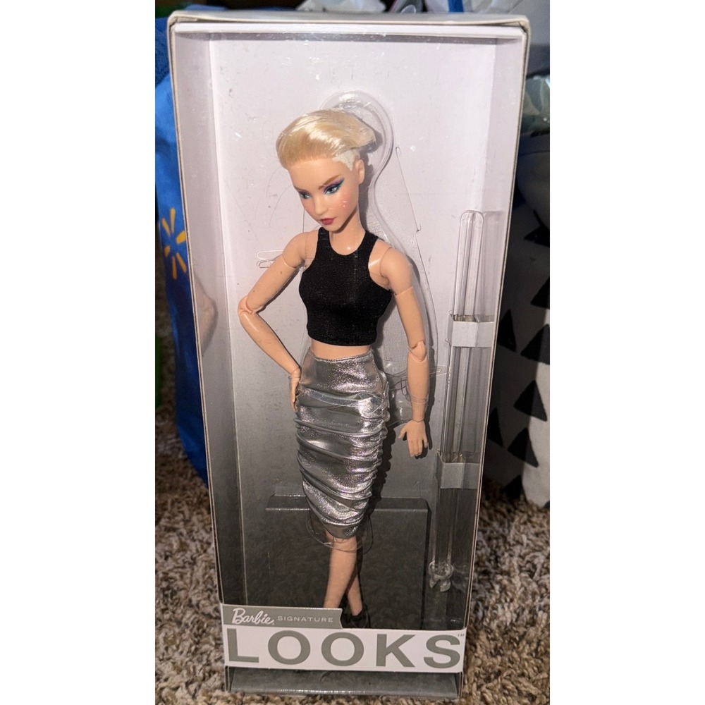 Mattel-Barbie Signature Looks Doll #8 (NWT0